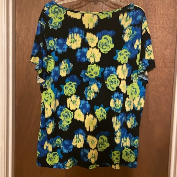 Cato layered blouse​​ - Picture 2 of 3